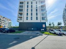 Pronájem garážového stání, Praha - Hlubočepy, Ondrákové, 12 m2