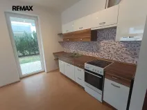 Pronájem bytu 1+kk, Lety, Karlštejnská, 39 m2