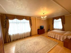 Prodej vily, Karlovy Vary, Palackého náměstí, 1150 m2