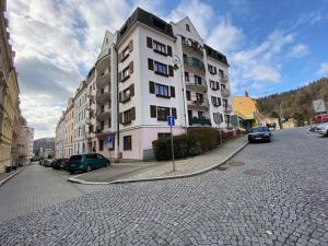 Prodej bytu 3+1, Karlovy Vary, Raisova, 73 m2