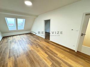 Pronájem bytu 2+kk, České Budějovice, Rudolfovská tř., 59 m2