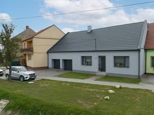 Prodej rodinného domu, Milovice, 246 m2