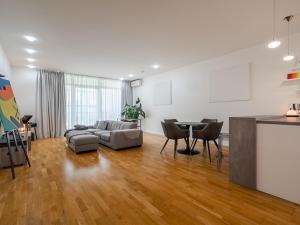 Pronájem bytu 2+kk, Praha - Vinohrady, Korunní, 86 m2