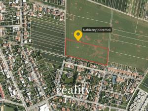 Prodej podílu pozemku pro bydlení, Znojmo, 11000 m2