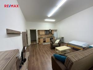 Pronájem bytu 1+kk, Chomutov, náměstí 1. Máje, 52 m2