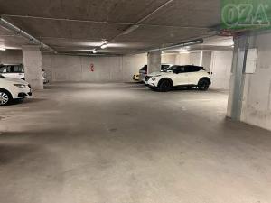 Pronájem garážového stání, Pardubice, Na Spravedlnosti, 18 m2