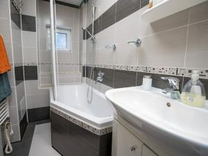 Prodej bytu 3+kk, Karlovy Vary, Kolmá, 81 m2