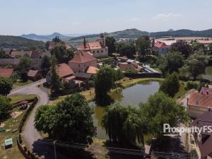 Prodej restaurace, Měrunice, 842 m2