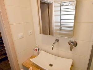 Pronájem bytu 2+kk, Praha - Bohnice, Zelenohorská, 43 m2