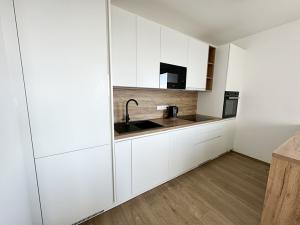 Pronájem bytu 3+kk, Praha - Prosek, Litoměřická, 85 m2