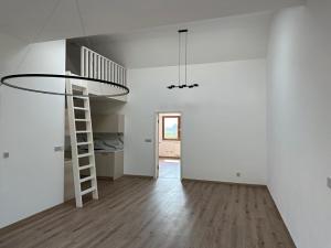 Pronájem bytu 2+kk, Praha - Prosek, Prosecká, 80 m2