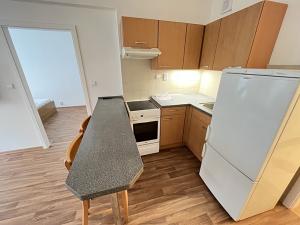 Pronájem bytu 2+kk, Praha - Troja, Hnězdenská, 36 m2