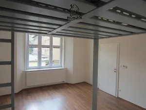 Pronájem bytu 1+kk, Praha - Holešovice, Komunardů, 37 m2