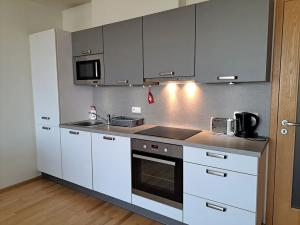 Pronájem bytu 2+kk, Praha - Smíchov, Radlická, 72 m2