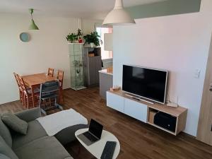 Pronájem bytu 2+kk, Kladno, Benešovská, 49 m2