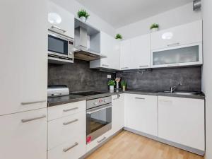 Pronájem bytu 2+kk, Praha - Hostavice, U Hostavického potoka, 51 m2