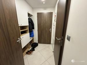 Pronájem bytu 1+kk, Praha - Vysočany, Bassova, 28 m2