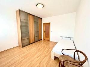 Pronájem bytu 3+kk, Praha - Podolí, Kubištova, 89 m2