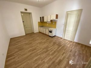 Pronájem bytu 1+kk, Praha - Vršovice, Orelská, 26 m2