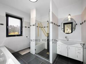 Prodej rodinného domu, Skalná, 220 m2