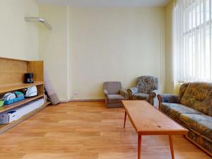 Prodej obchodního prostoru, Karlovy Vary, Zámecký vrch, 72 m2