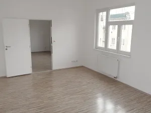 Pronájem bytu 2+kk, Praha - Žižkov, V domově, 55 m2