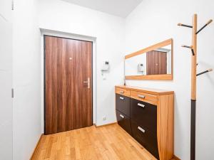 Pronájem bytu 3+kk, Praha - Břevnov, Na Petynce, 92 m2