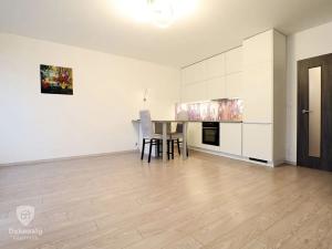 Pronájem bytu 1+kk, Praha - Dejvice, Lindleyova, 34 m2