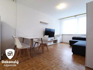 Pronájem bytu 2+kk, Praha - Horní Měcholupy, Milánská, 47 m2