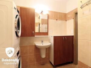 Pronájem bytu 4+kk, Praha - Horní Měcholupy, Hornoměcholupská, 78 m2