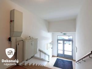 Pronájem bytu 1+kk, Praha - Záběhlice, Velenovského, 29 m2