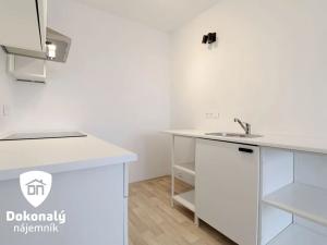 Pronájem bytu 2+kk, Praha - Kobylisy, Třebenická, 40 m2