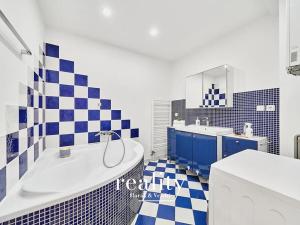 Prodej bytu 2+kk, Znojmo, náměstí Svobody, 102 m2