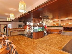 Pronájem restaurace, Praha - Stodůlky, Šostakovičovo náměstí, 670 m2