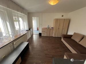 Pronájem bytu 1+1, Praha - Dubeč, Starodubečská, 22 m2