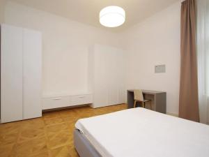 Pronájem bytu 2+kk, Praha - Nové Město, Bolzanova, 80 m2