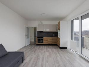 Pronájem bytu 1+kk, Praha - Hloubětín, Za černým mostem, 36 m2