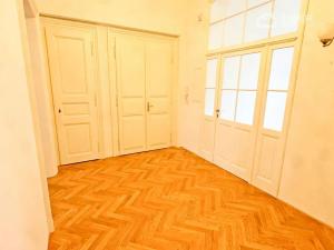 Pronájem bytu 3+1, Praha - Vinohrady, Balbínova, 70 m2