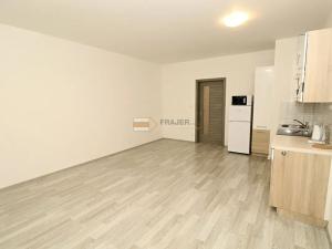 Pronájem bytu 1+kk, Praha - Horní Měcholupy, Modenská, 44 m2