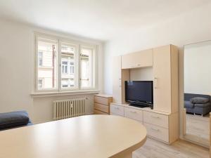 Pronájem bytu 1+kk, Praha - Smíchov, Vrázova, 28 m2