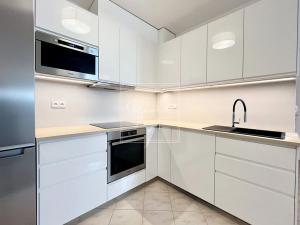 Pronájem bytu 2+kk, Praha - Prosek, Zubrnická, 49 m2