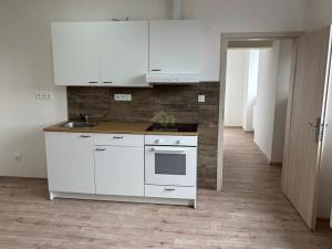 Pronájem bytu 1+kk, Radnice, náměstí Kašpara Šternberka, 38 m2