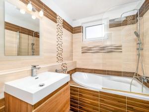 Prodej rodinného domu, Besednice, Školní, 180 m2