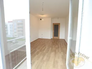 Pronájem bytu 1+kk, Praha - Letňany, Hlučkova, 31 m2