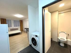 Pronájem bytu 1+kk, Praha - Radotín, Vrážská, 28 m2