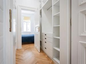 Pronájem bytu 2+kk, Praha - Bubeneč, Šmeralova, 51 m2