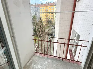 Pronájem bytu 1+kk, Praha - Žižkov, Biskupcova, 30 m2