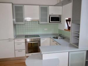 Pronájem bytu 1+kk, Praha - Košíře, Pod Klamovkou, 44 m2