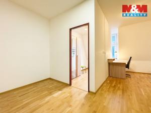 Prodej bytu 4+1, Karlovy Vary, Varšavská, 124 m2