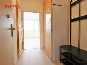 Pronájem bytu 1+kk, Praha - Černý Most, Doležalova, 34 m2